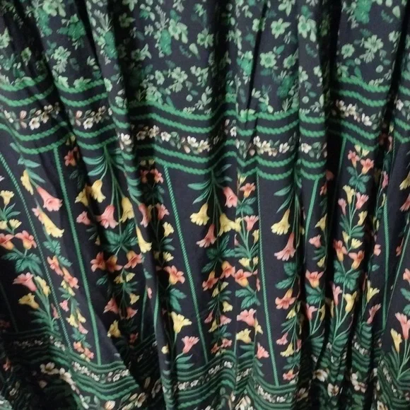 Floral Green Dress Bloomchic Brand Size 14-16 Women's. - Picture 4 of 5